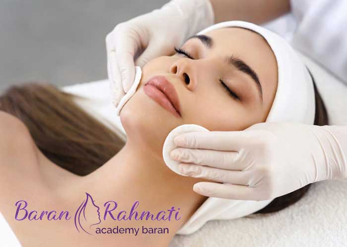 Read more about the article انواع روش های پاکسازی صورت